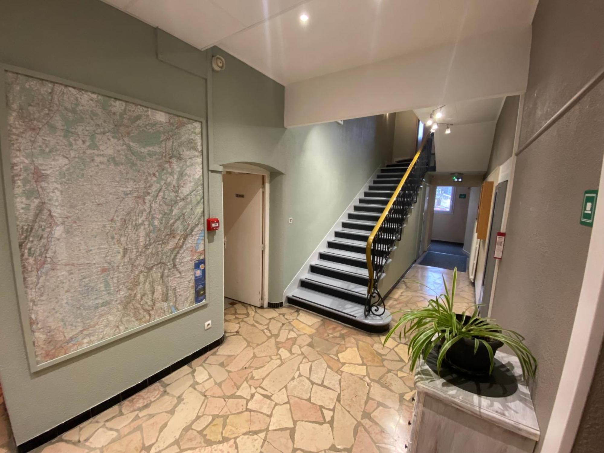Nouvel Hotel Lons-le-Saunier Exteriör bild